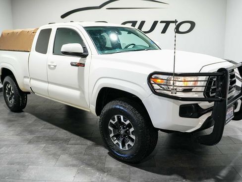 Used 2020 Toyota Tacoma SR image 7