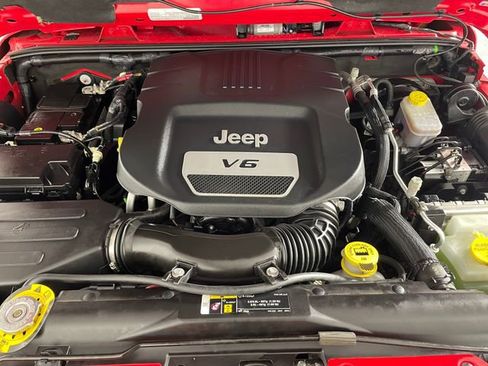 Used 2018 Jeep Wrangler Unlimited Sahara w/ Max Tow Package AWD/4WD image 18
