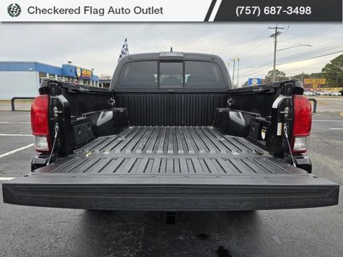 Used 2016 Toyota Tacoma TRD Sport image 16