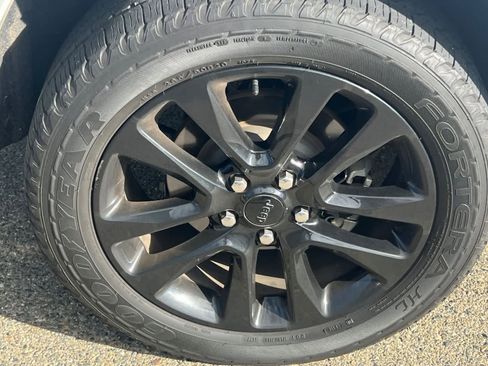 Used 2019 Jeep Grand Cherokee Altitude AWD/4WD image 17