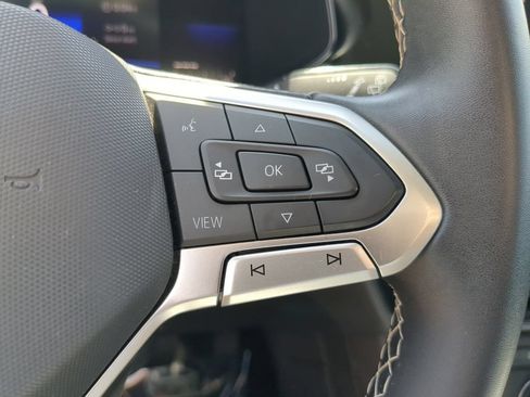 Certified 2022 Volkswagen Taos SE FWD image 29