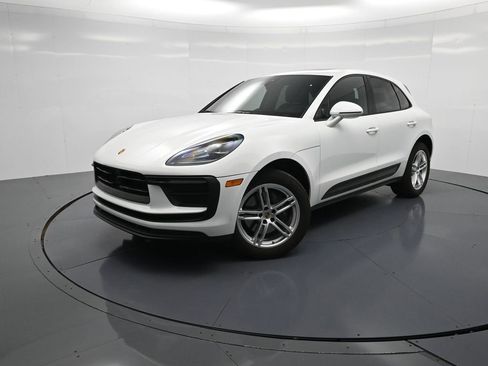 Used 2023 Porsche Macan Turbo image 1
