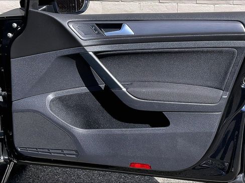 Used 2019 Volkswagen Golf S image 22