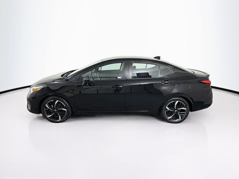 Used 2024 Nissan Versa SR FWD image 4