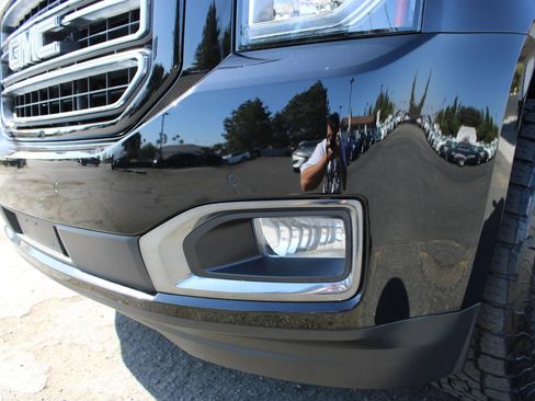 Used 2019 GMC Yukon SLT w/ Graphite Performance Edition AWD/4WD image 4