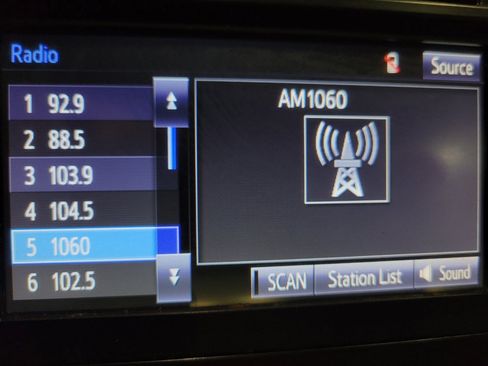 Used 2014 Toyota Camry LE FWD image 25