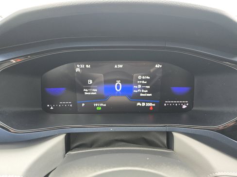 Certified 2024 Volkswagen Taos SE w/ Panoramic Sunroof Package AWD/4WD image 21