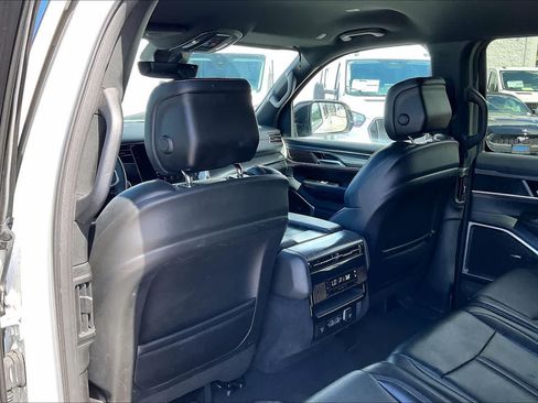 Used 2024 Jeep Wagoneer Series II w/ Flexible Seating Group RWD image 12