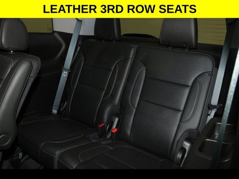 Used 2023 GMC Acadia SLT w/ Elevation Edition image 14