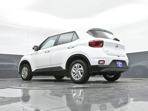 Certified 2025 Hyundai Venue SE image 40