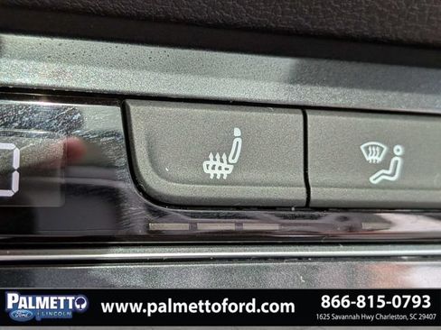 Used 2021 Volkswagen Tiguan SE w/ Panoramic Sunroof Package FWD image 23