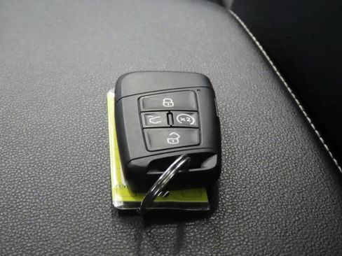 Used 2024 Volkswagen Jetta SE FWD image 17