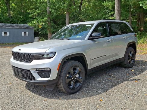 New 2025 Jeep Grand Cherokee Limited w/ Black Appearance Package image 2