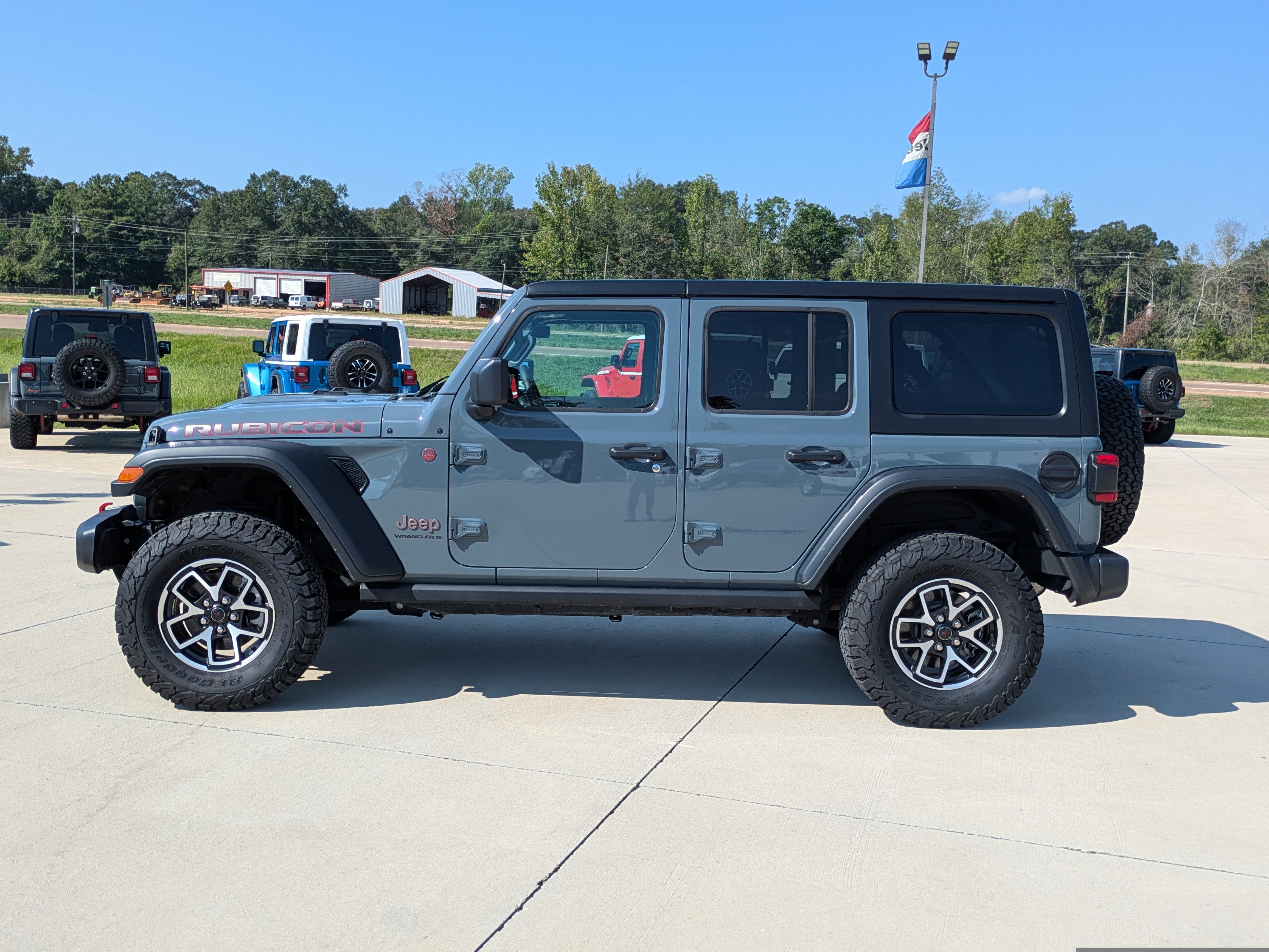 Used 2026 Jeep Wrangler Unlimited Rubicon AWD/4WD image 2