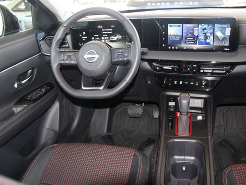 Used 2026 Nissan Kicks SR FWD image 9