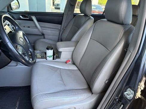Used 2013 Toyota Highlander SE AWD/4WD image 8