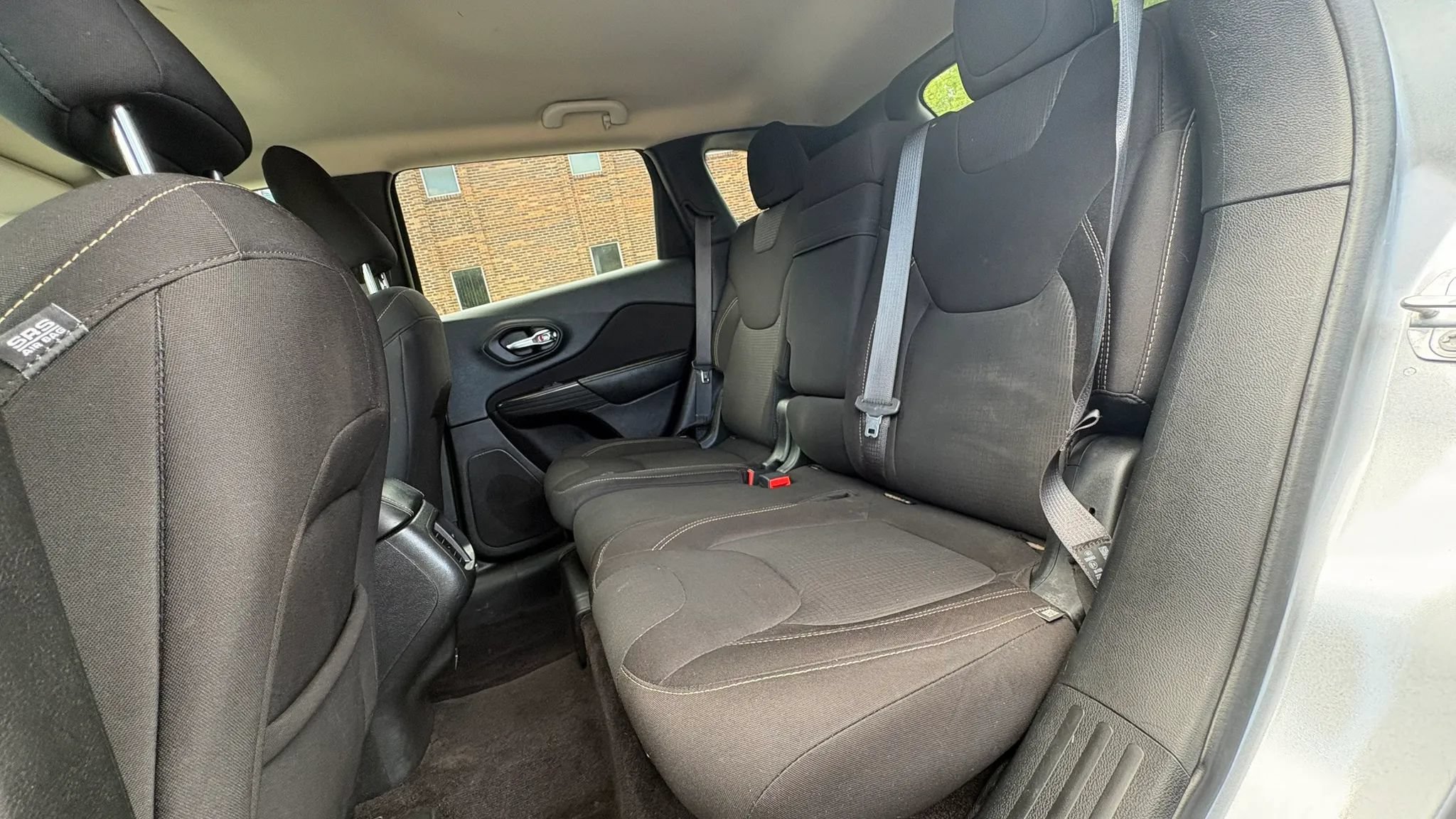 Used 2017 Jeep Cherokee Latitude AWD/4WD image 23