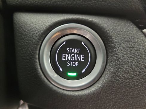 Certified 2025 Cadillac XT4 Premium Luxury image 30