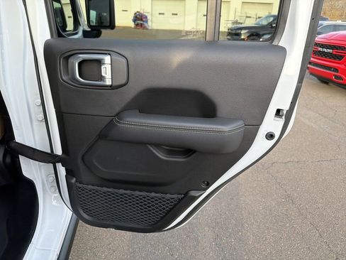 Used 2023 Jeep Wrangler Unlimited Rubicon 4xe w/ Steel Bumper Group image 17