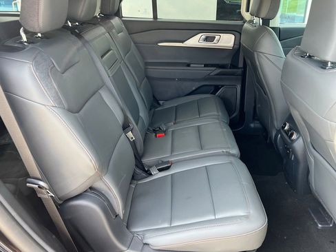 Used 2025 Ford Explorer Active w/ Active Comfort Package image 13