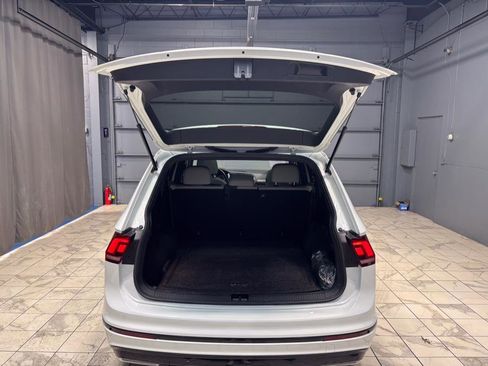 Used 2021 Volkswagen Tiguan SE R-Line image 10