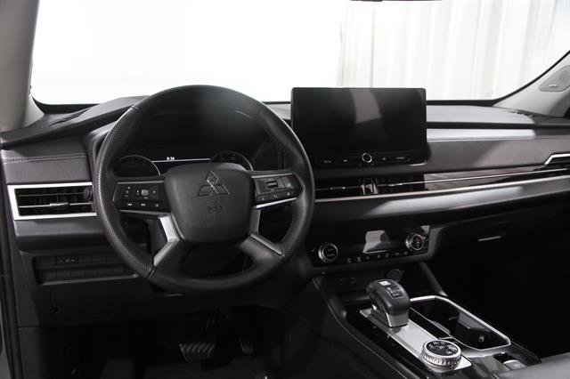 Used 2025 Mitsubishi Outlander SE AWD/4WD image 6