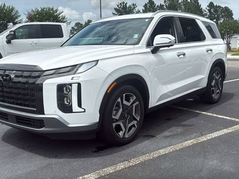 Used 2023 Hyundai Palisade Limited FWD image 3