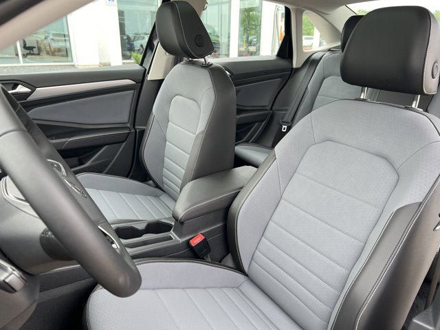 New 2025 Volkswagen Jetta SE FWD image 15