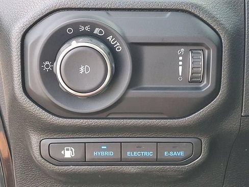 Used 2023 Jeep Wrangler Unlimited Sahara w/ Cold Weather Group AWD/4WD image 26