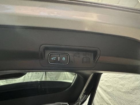 Used 2022 Ford Explorer XLT w/ Equipment Group 202A AWD/4WD image 19