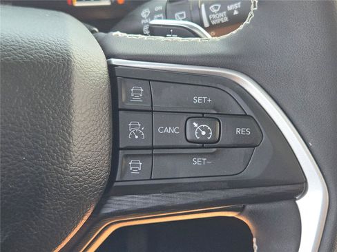 Used 2024 Jeep Grand Cherokee Altitude AWD/4WD image 38