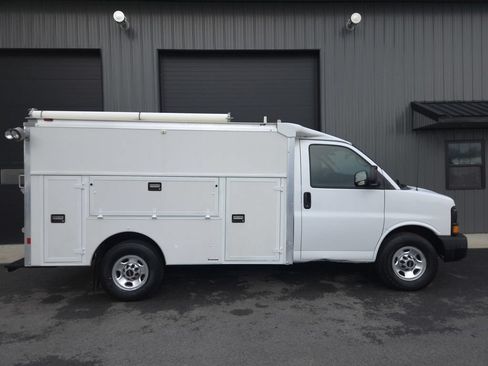 Used 2015 GMC Savana 3500 RWD image 5