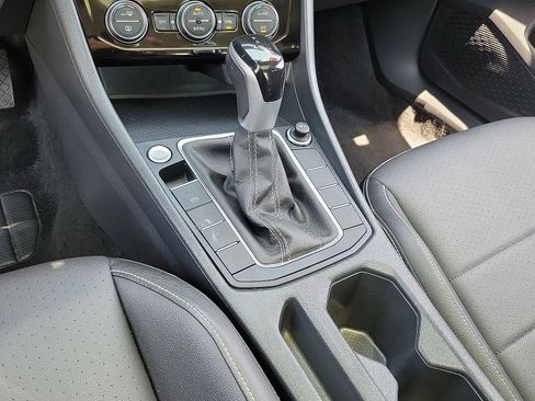 Used 2024 Volkswagen Jetta SE image 14