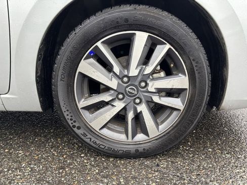 Used 2023 Nissan Versa SV FWD image 9