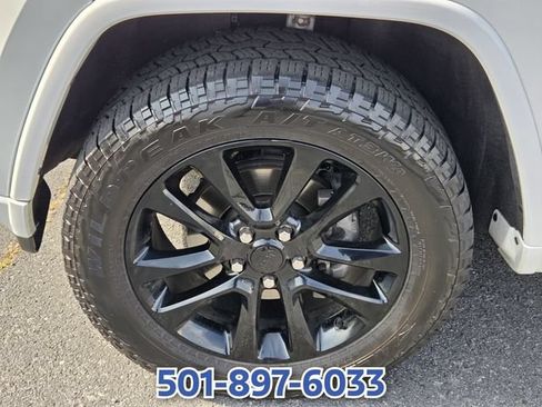 Used 2020 Jeep Grand Cherokee Altitude RWD image 16
