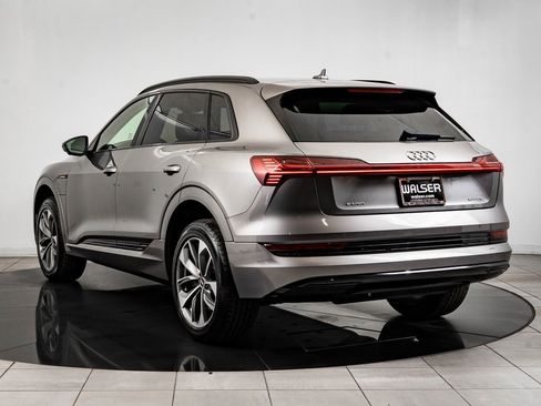 Used 2021 Audi e-tron Premium Plus w/ Premium Plus Package image 11