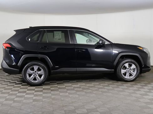 Used 2022 Toyota RAV4 LE AWD/4WD image 15