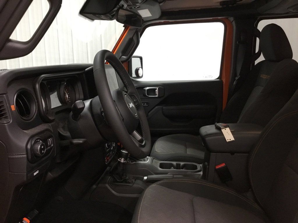 Used 2025 Jeep Gladiator Mojave AWD/4WD image 7