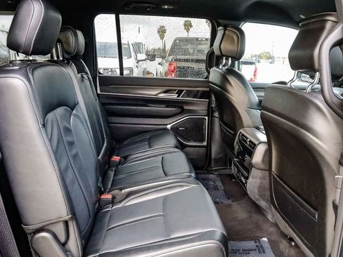 Used 2024 Jeep Wagoneer L Series II w/ Flexible Seating Group image 19