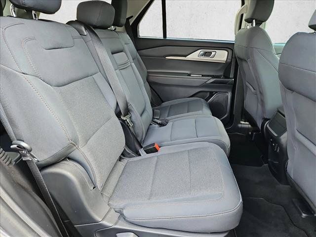 Used 2025 Ford Explorer Active RWD image 21