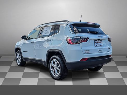 Used 2024 Jeep Compass Latitude AWD/4WD image 4