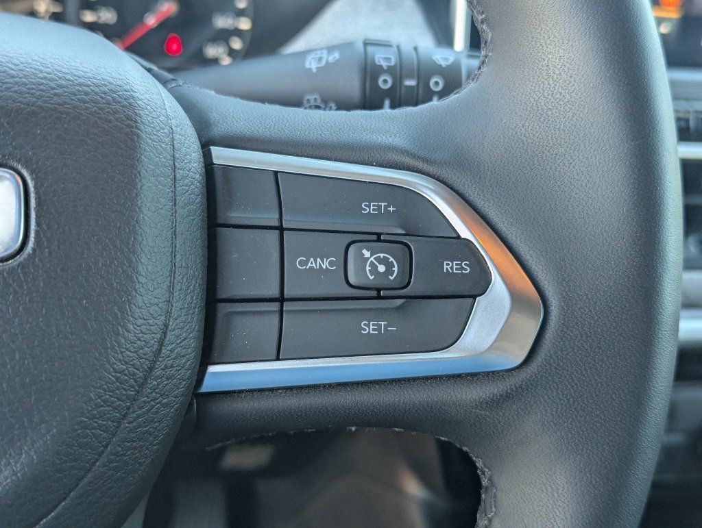 Used 2023 Jeep Compass Latitude AWD/4WD image 18