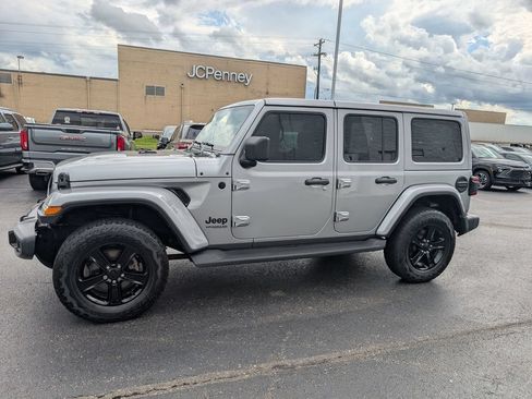 Used 2021 Jeep Wrangler Unlimited Sahara AWD/4WD image 4