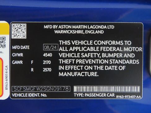 Used 2025 Aston Martin V8 Vantage Coupe image 32