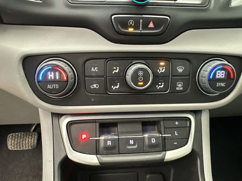 Used 2022 GMC Terrain SLE w/ Driver Convenience Package image 18