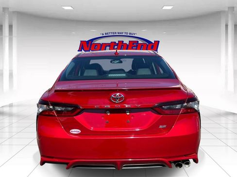 Used 2024 Toyota Camry SE image 4