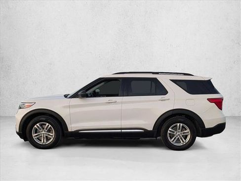 Used 2022 Ford Explorer XLT w/ Equipment Group 202A RWD image 9