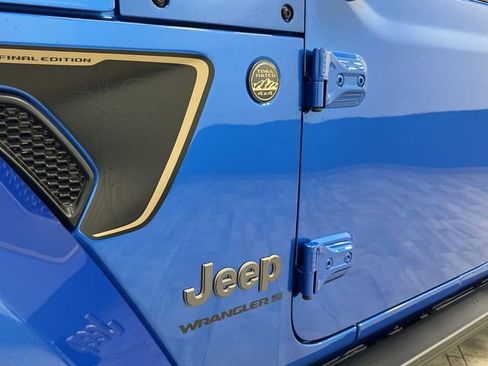 New 2025 Jeep Wrangler Unlimited Rubicon 392 image 39