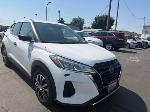 Used 2021 Nissan Kicks S FWD image 3