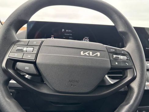 Used 2025 Kia K4 FWD image 25